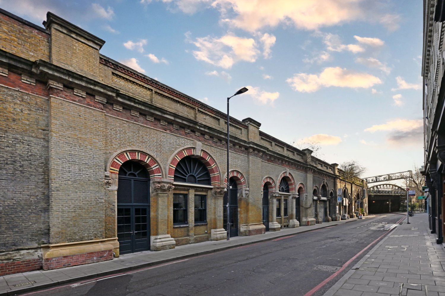 One-storey building with arched doorways within