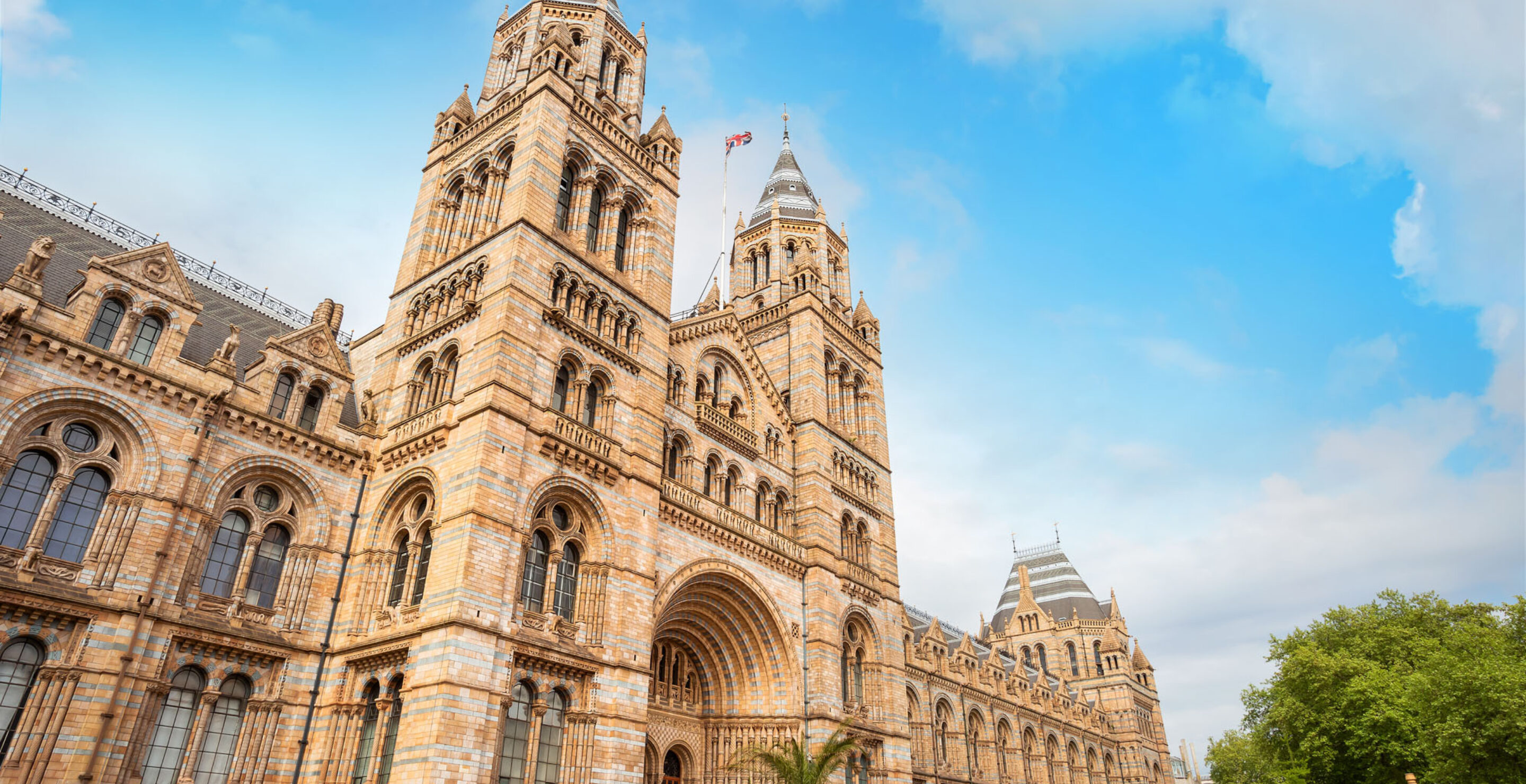 Wide shot of the entrance to the Natural History Museum